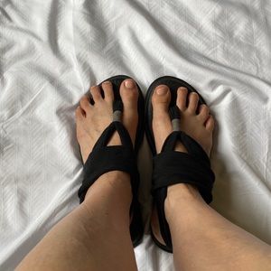 Sanuk yoga sling 2, 7 women’s, lightly worn, made from recycled yoga mats.